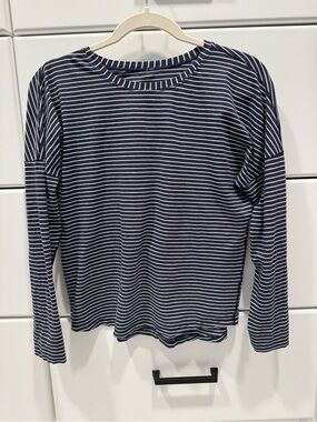 lululemon To The Point long-sleeve crew neck top size 2 navy and white striped